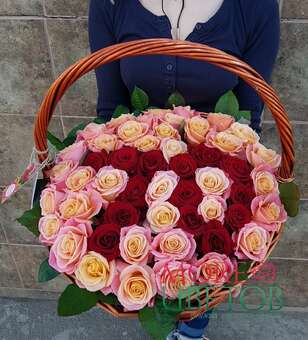 Корзина из 101 розы с цифрами