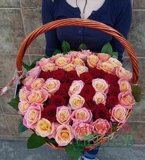 Корзина из 101 розы с цифрами